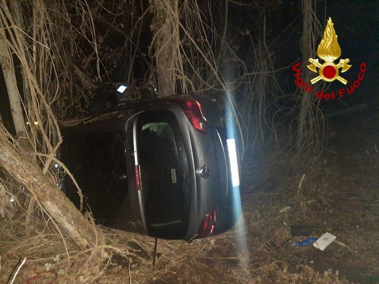 incidente-montemarano-auto-scarpata