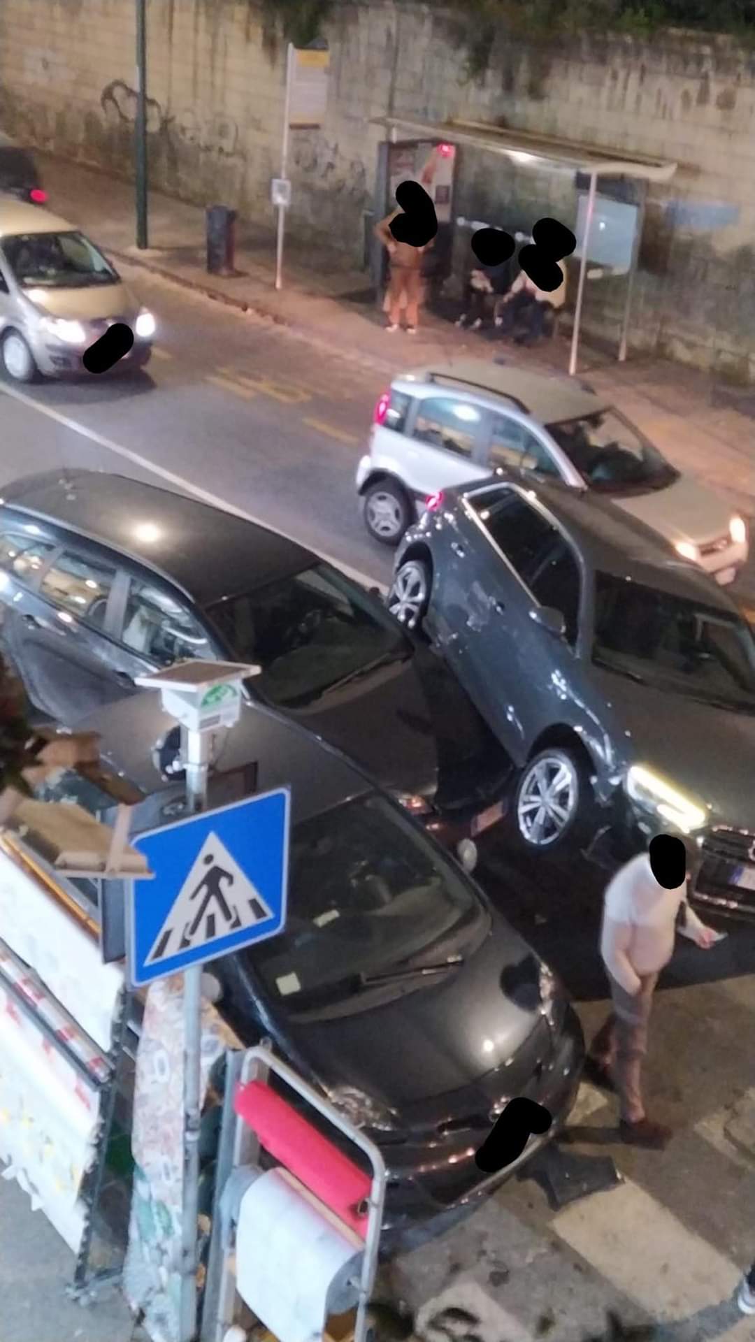 napoli incidente via miano