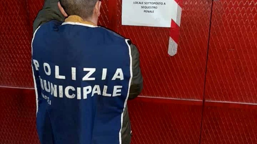 napoli sequestrata officina