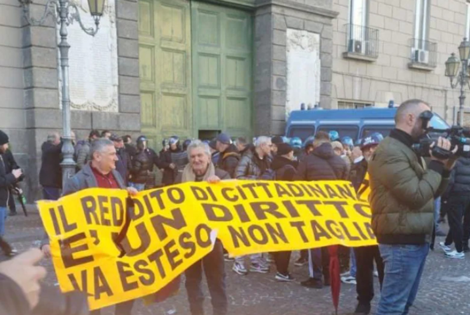 Reddito di Cittadinanza scontri Napoli