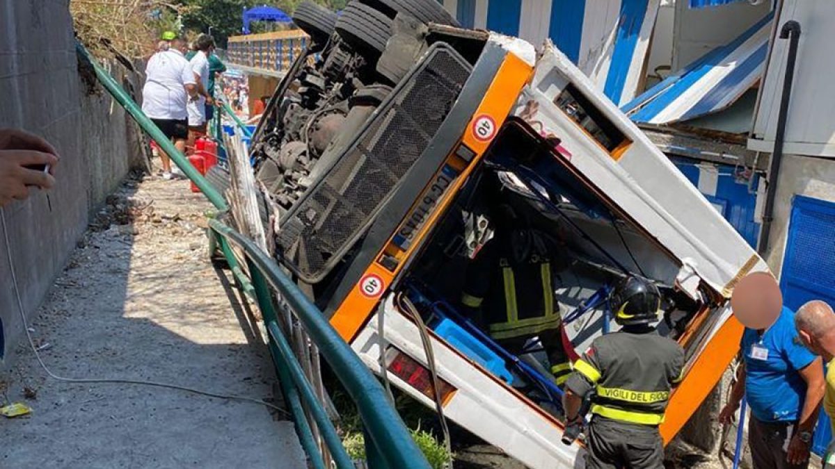 autobus precipitato capri rinvio giudizio ultime notizie