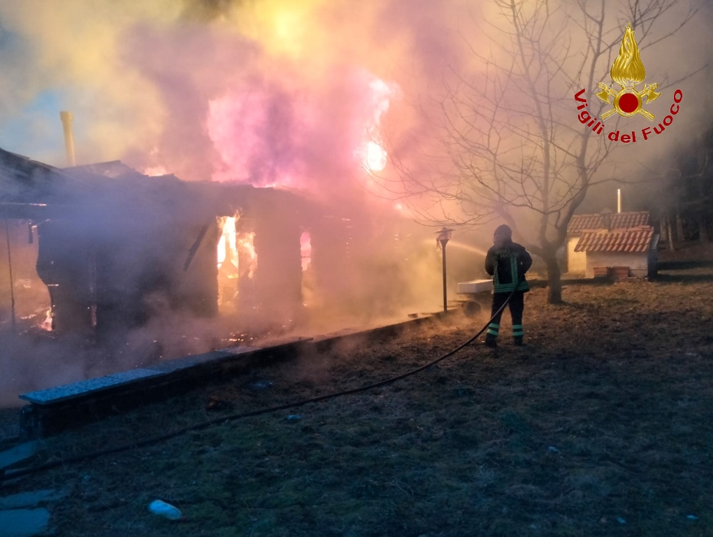 incendio-bagnoli-irpino-chalet-legno