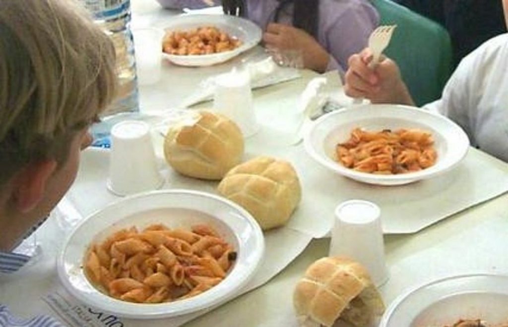 mensa-scolastica-caserta-pasta-patate-controlli-nas
