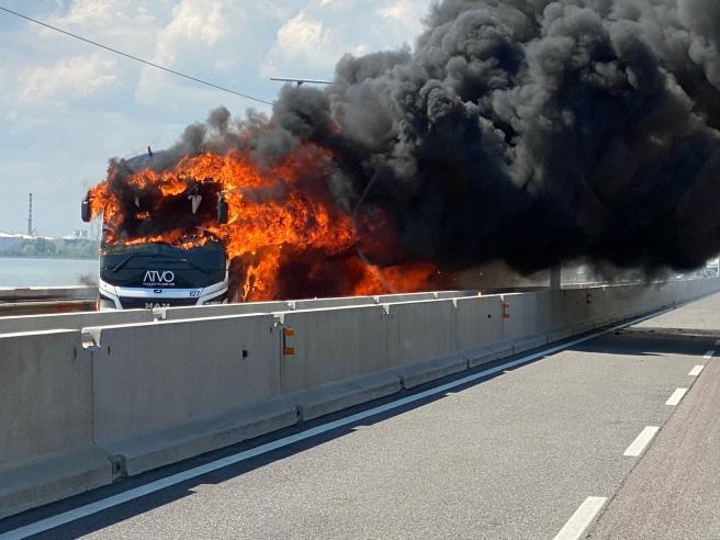 venezia bus fiamme autista salva passeggeri