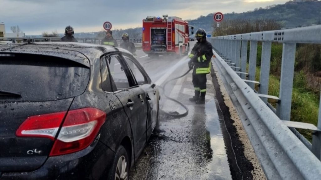 atripalda auto fiamme