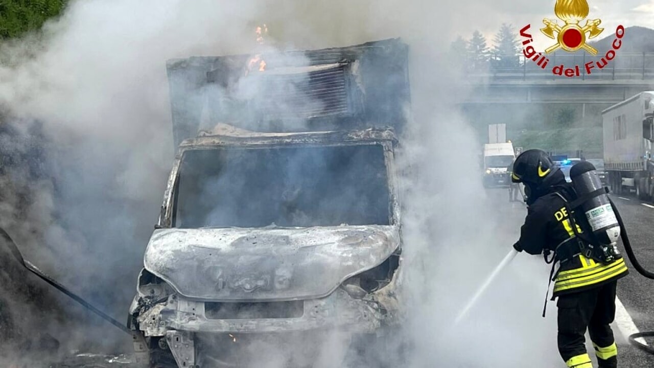 monteforte irpino incendio furgone