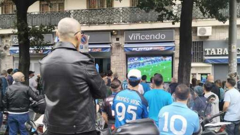 scudetto napoli tifoso accoltellato petto ultime notizie