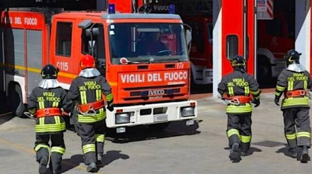 Incendio azienda agricola Sessa Aurunca