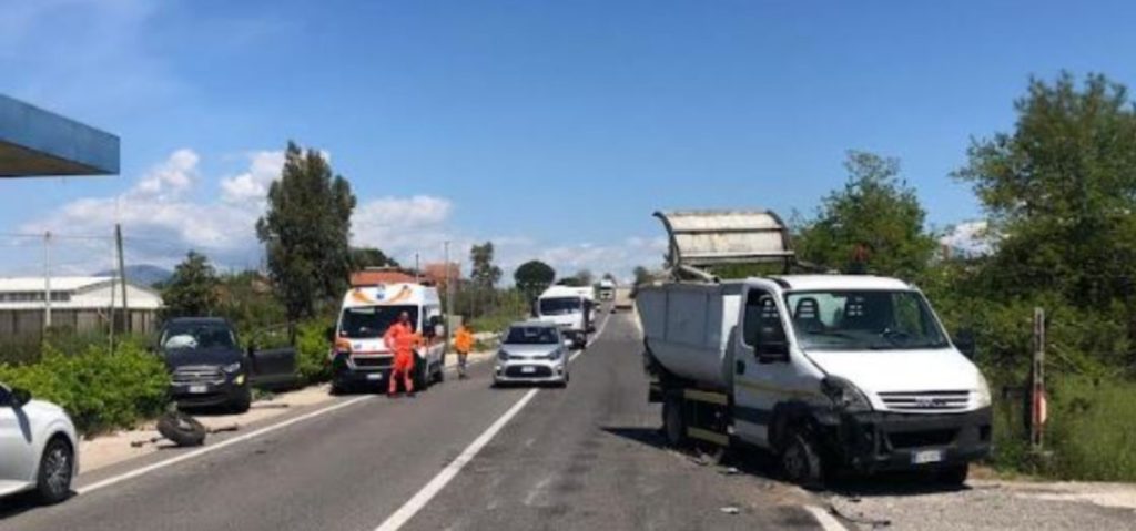 incidente teano auto camion