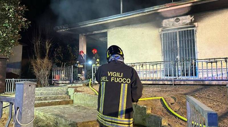 castel volturno incendio villetta