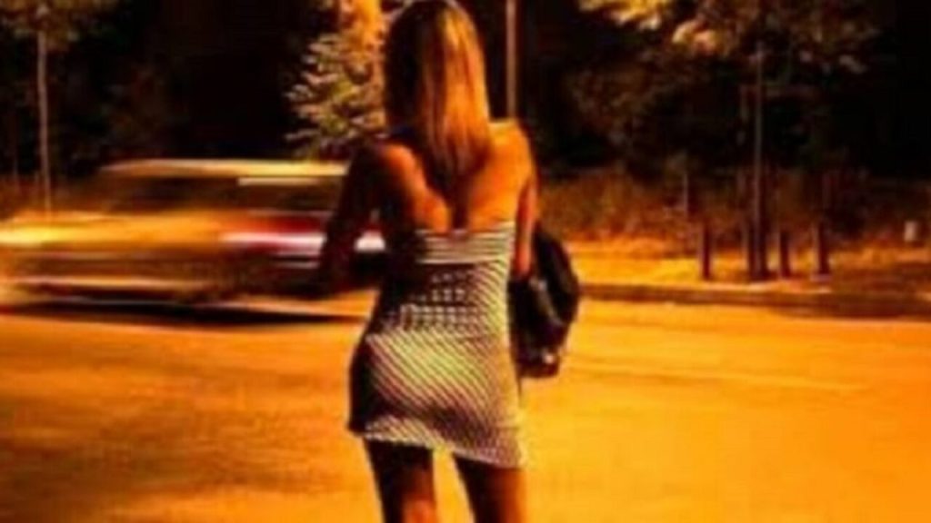 eboli prostituta anziano multato