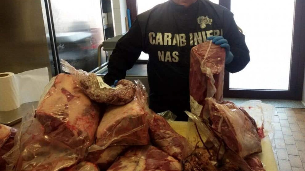 caserta sequestro carne muffa hotel gite scolastiche