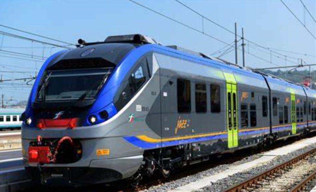 interrotta circolazione ferroviaria Salerno Sapri