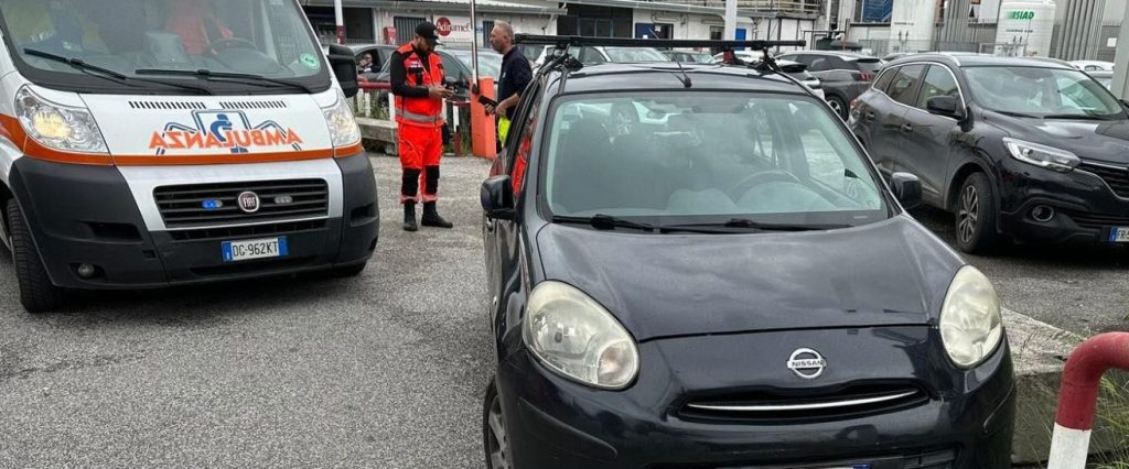 Giugliano ambulanza bloccata pronto soccorso