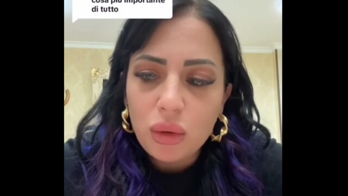 napoli accoltellato figlio influencer veronica aggressore libero video madre vittima