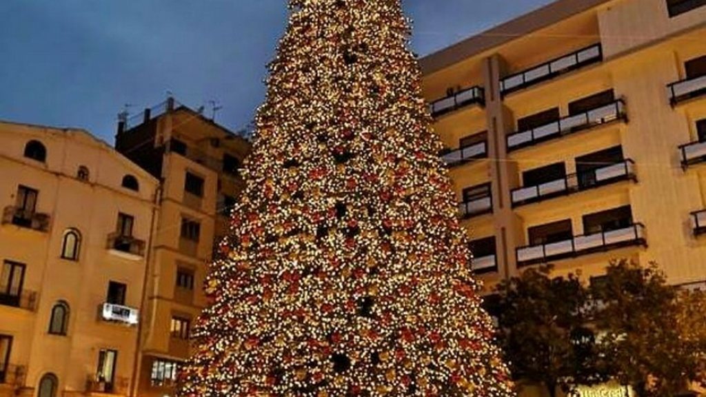 salerno-luci-artista-turbativa-asta-albero-natale