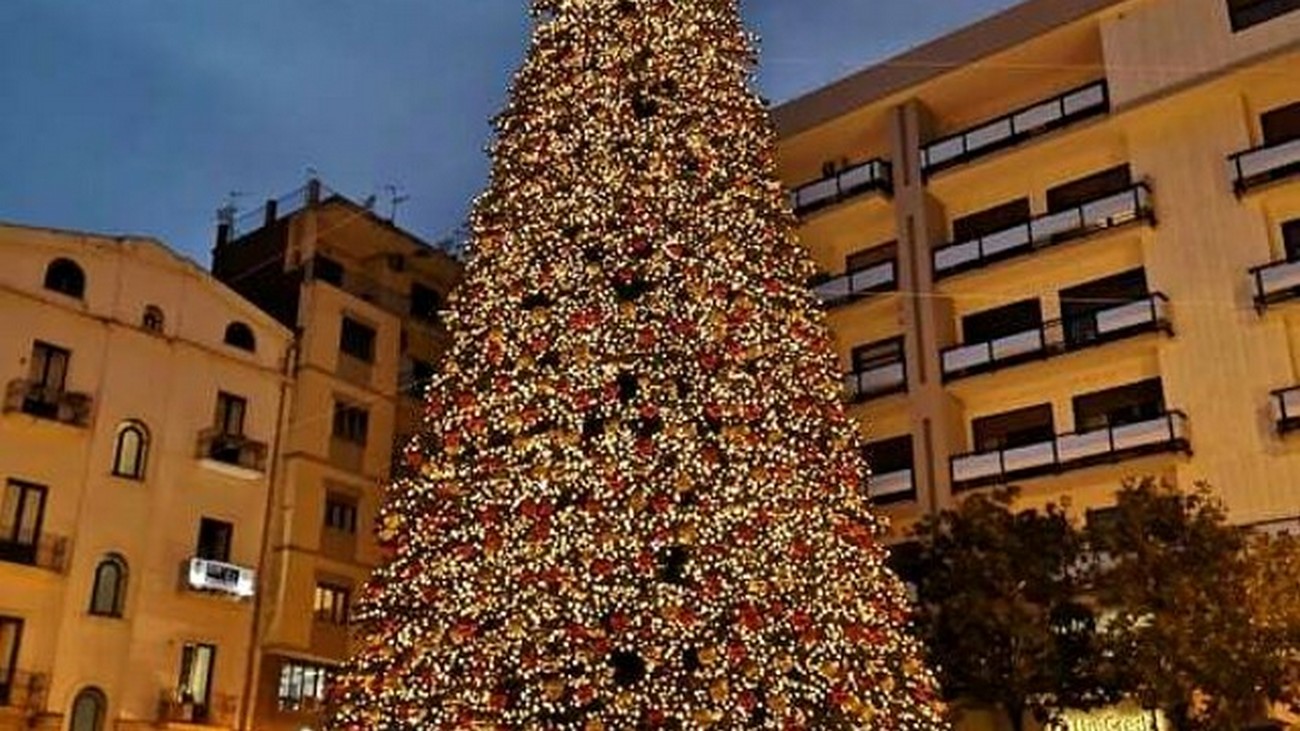 salerno-luci-artista-turbativa-asta-albero-natale