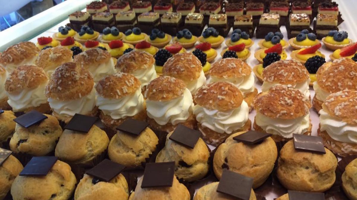 pasticceria pomigliano sequestro alimenti scaduti blatte pavimento