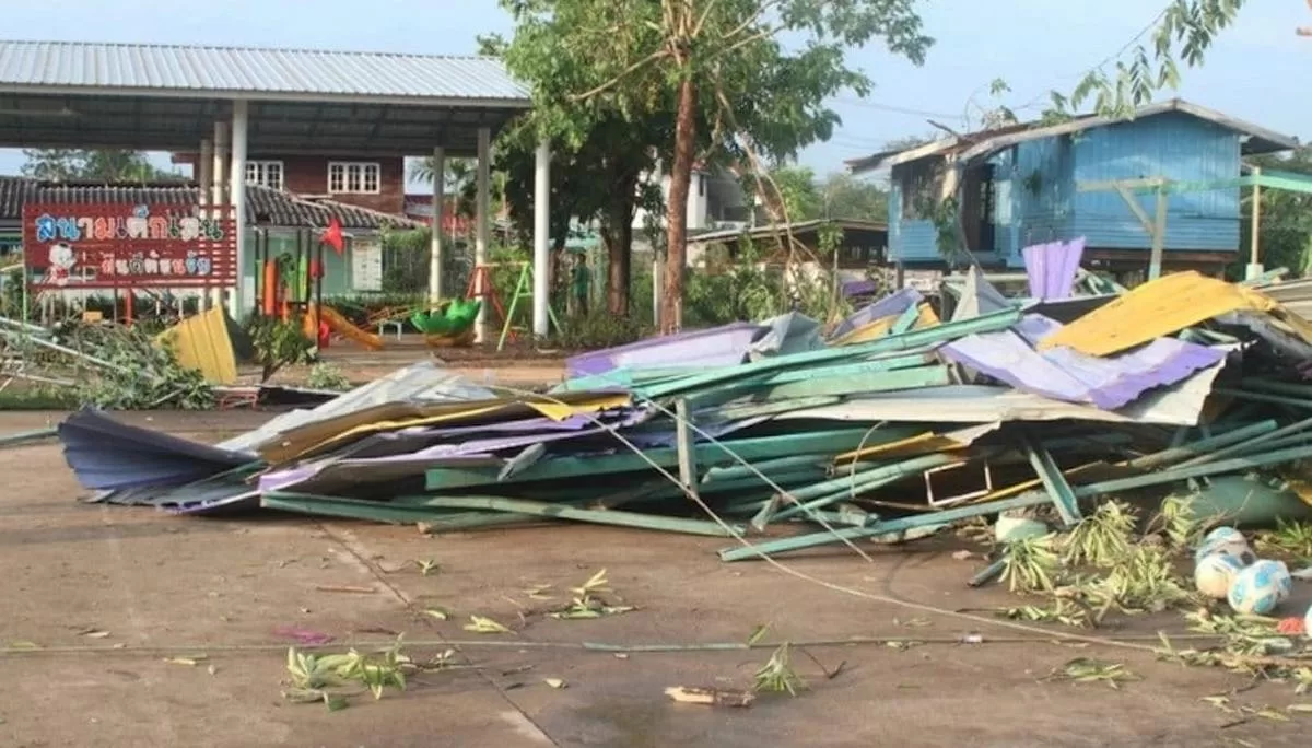 Thailandia tetto scuola crolla morti