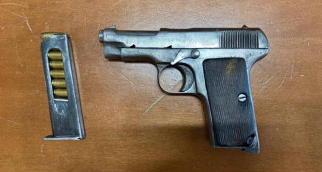 casandrino pistola comodino arrestato