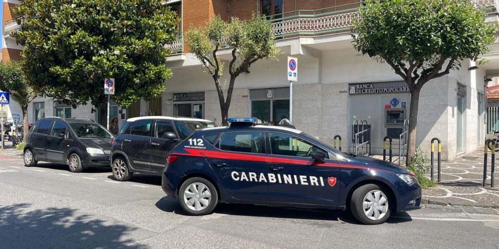 rapina banca giugliano oggi 31 maggio