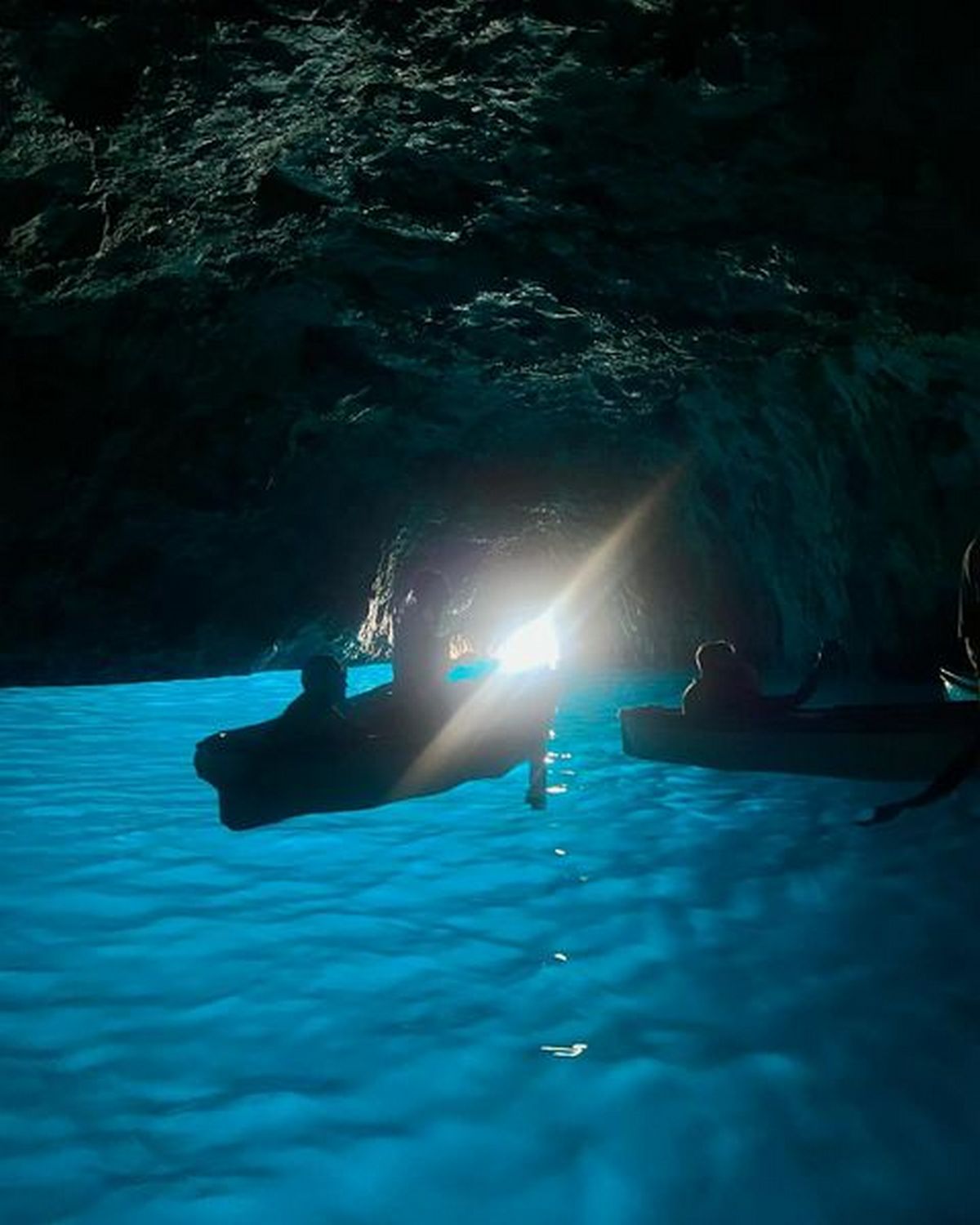 capri influencer bagno grotta azzurra divieto