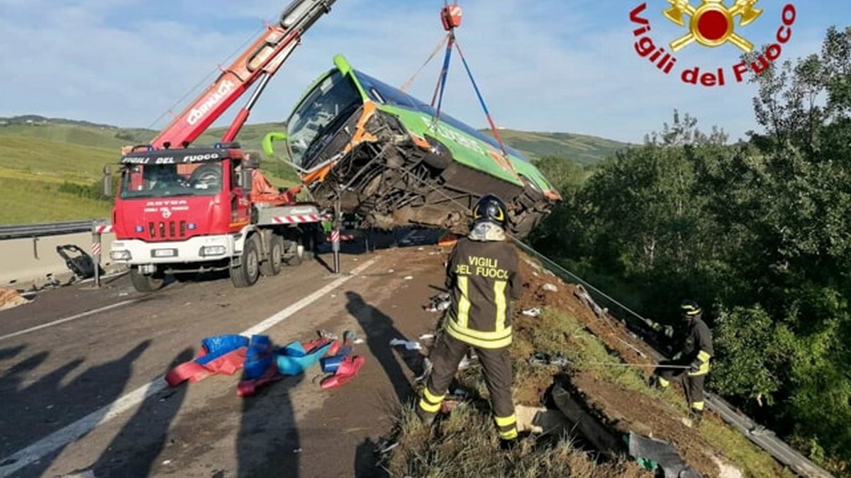 incidente mortale autostrada a16 aperta inchiesta