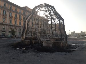 incendio-napoli-venere-stracci-cosa-succede