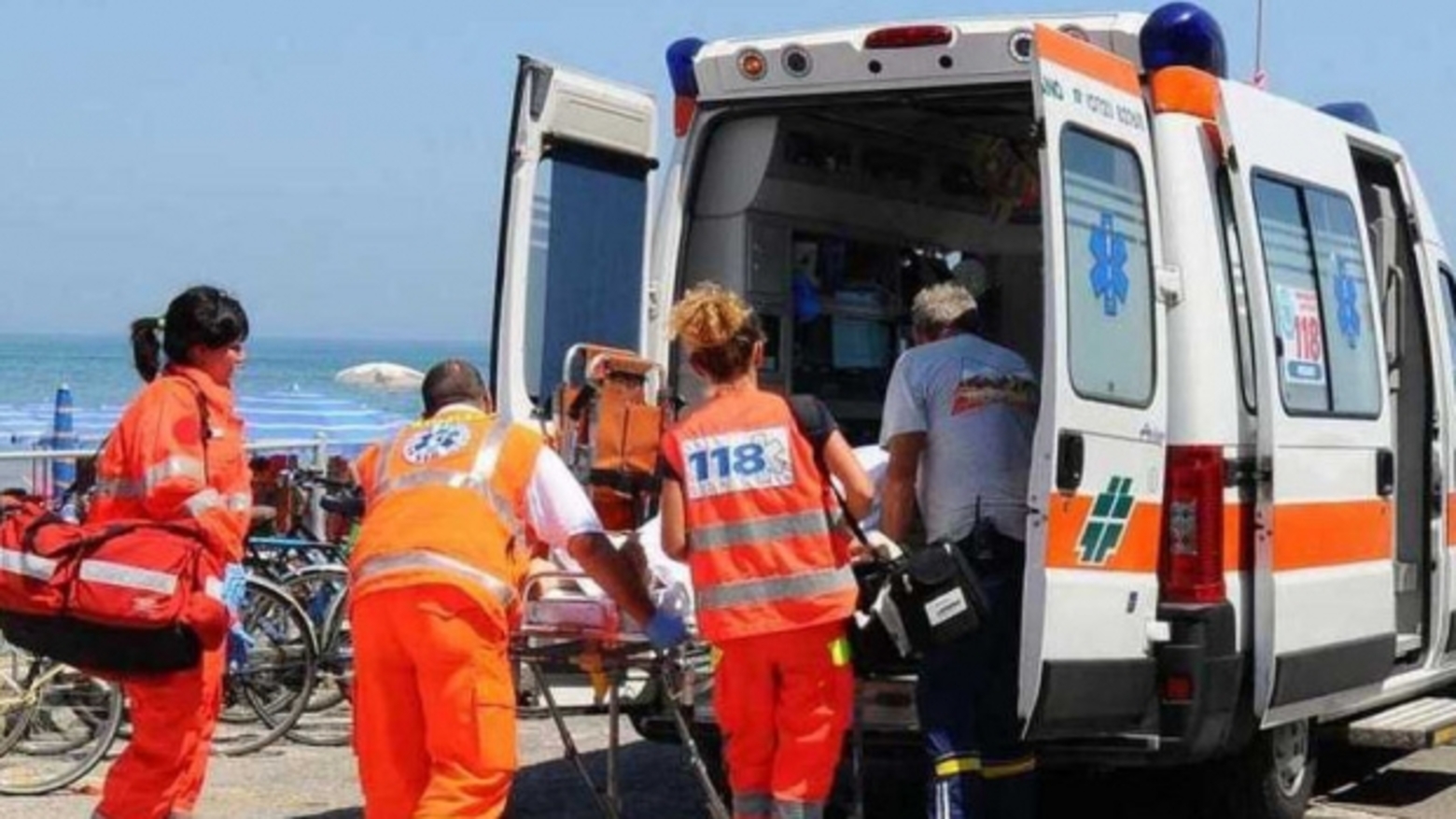 policastro uomo morto malore spiaggia