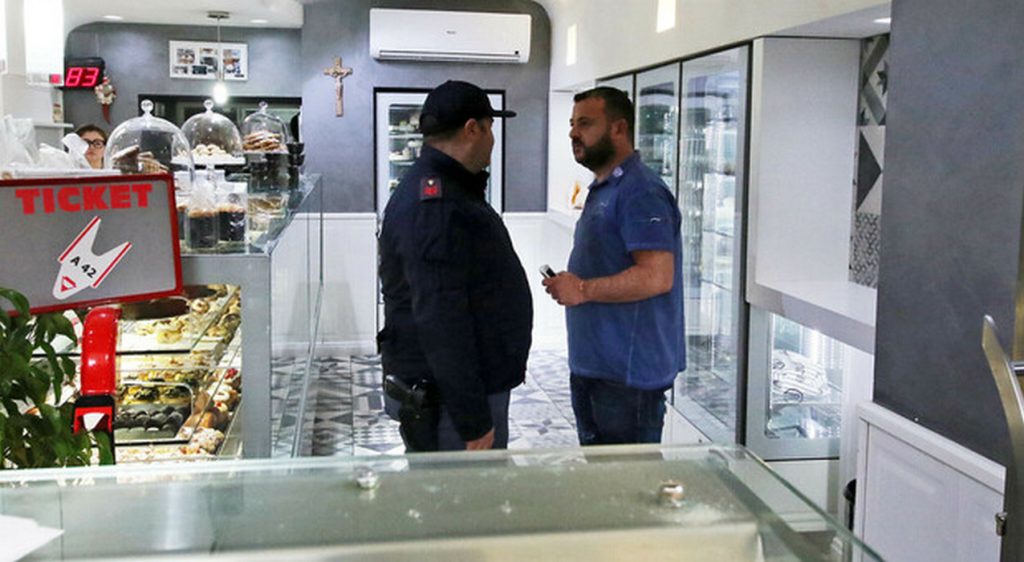 napoli furto energia elettrica pasticceria poppella denunciato