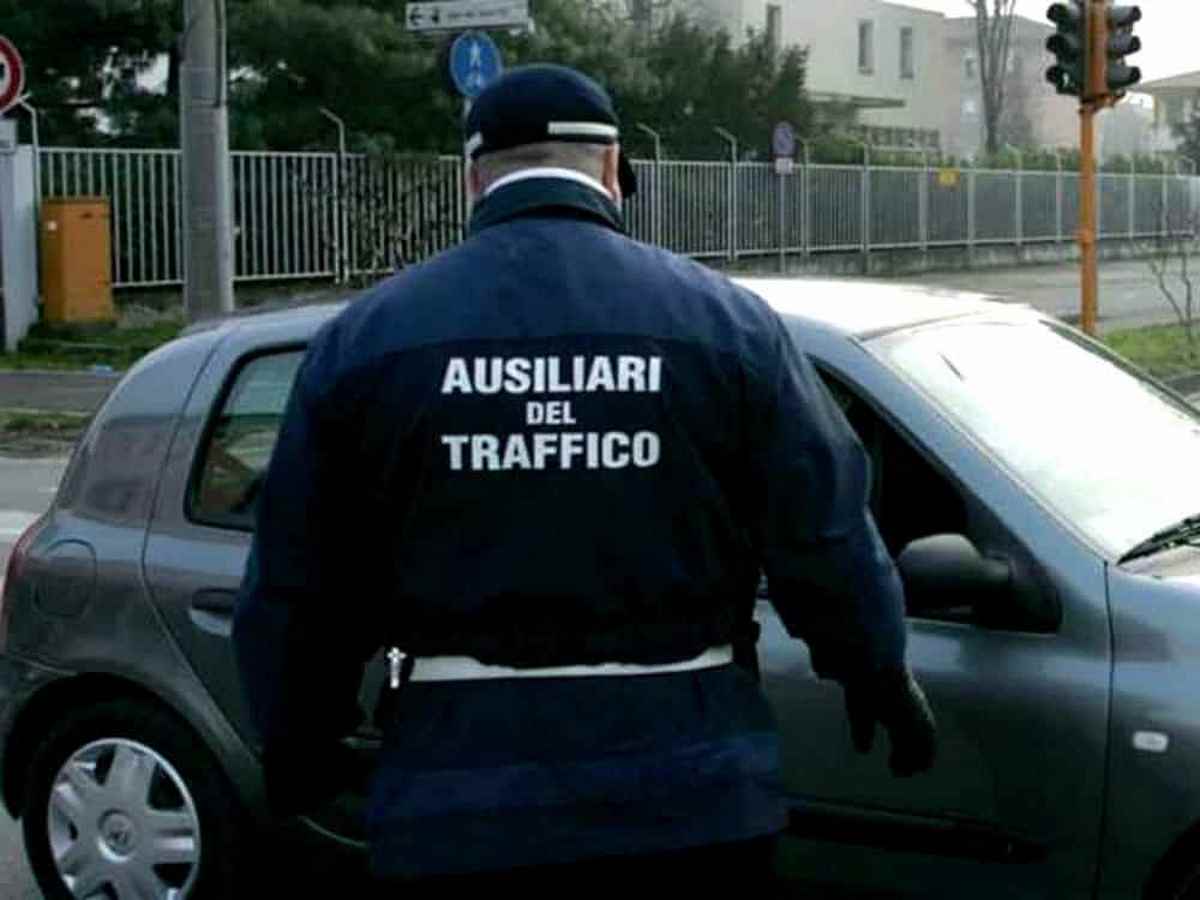 portici ausiliare traffico aggredito parcheggio