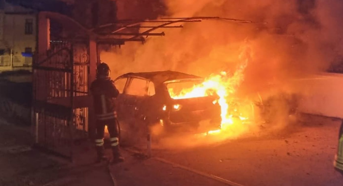 Teverola incendia auto moglie arrestato