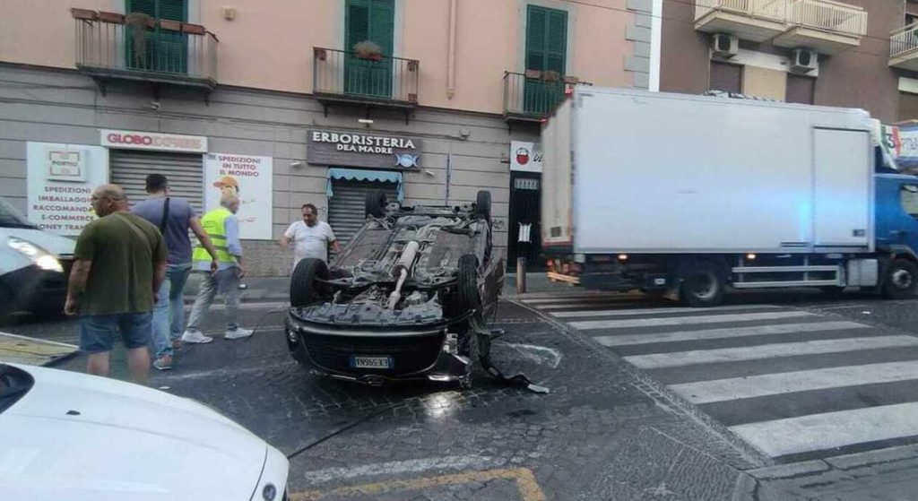 incidente portici corso Garibaldi