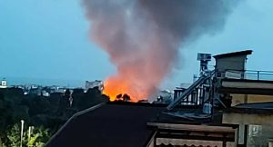 napoli incendio campo rom barra