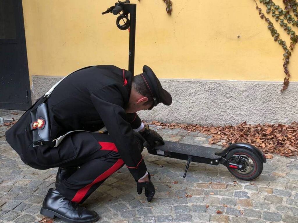 contrada-arresti-droga-spacciatori-monopattino