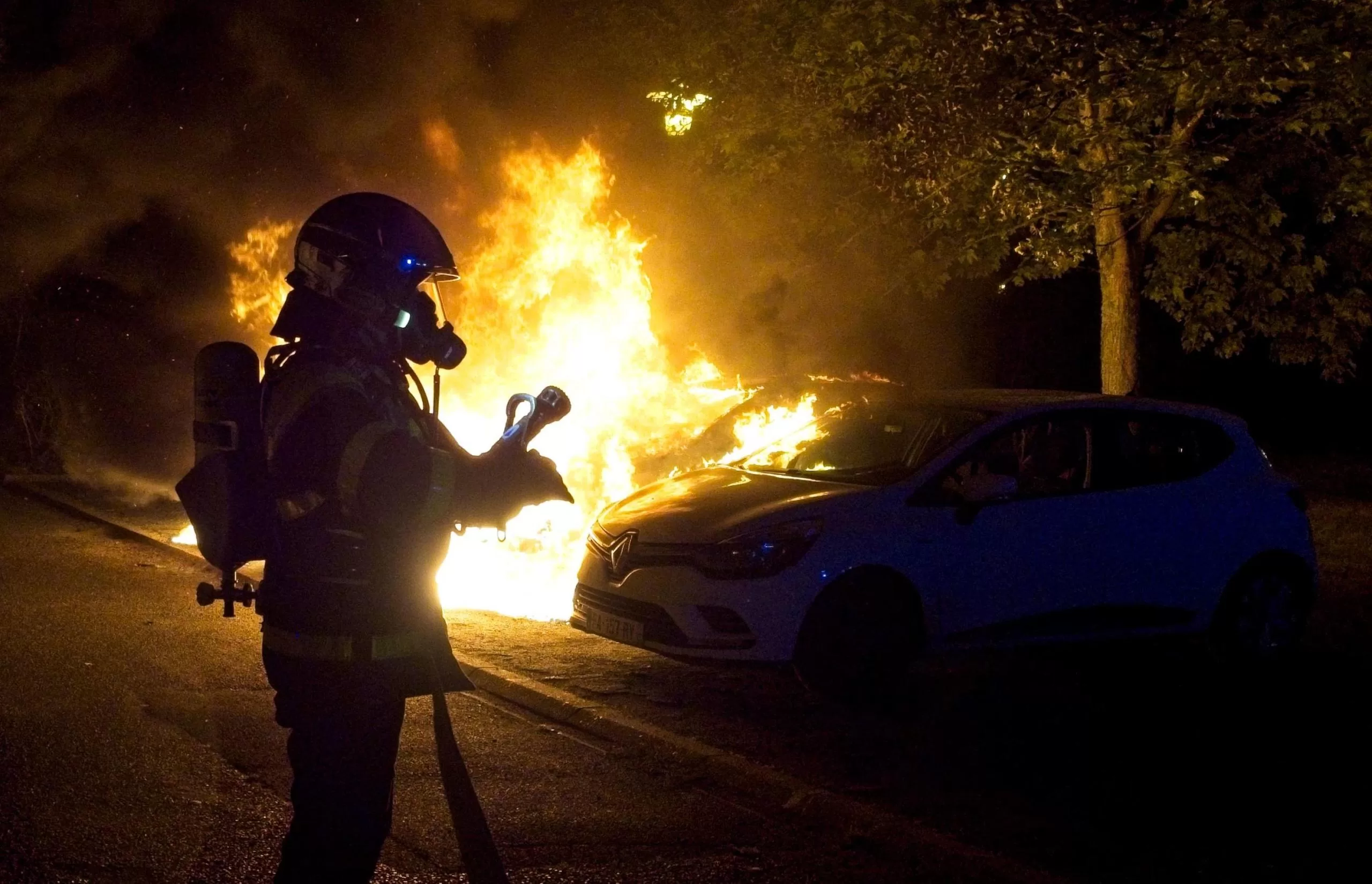 rivolte francia morto vigile del fuoco