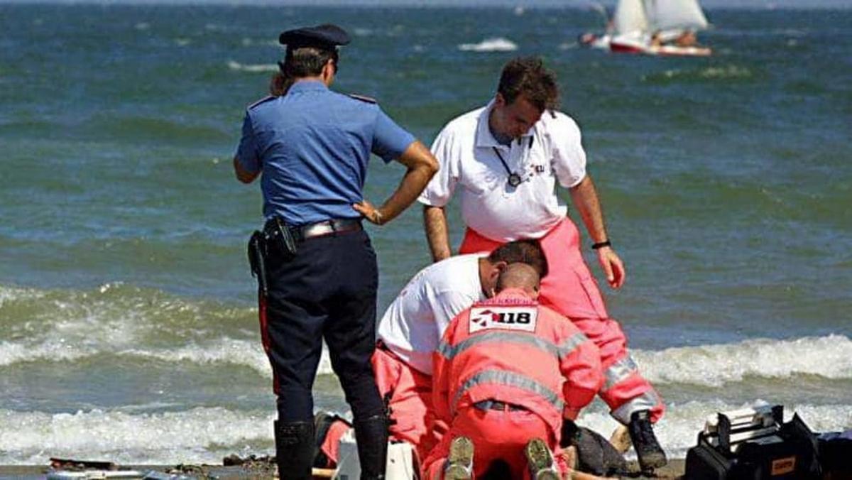 castel volturno bambina malore spiaggia