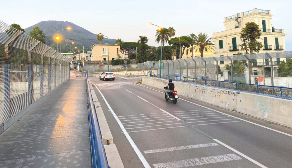 suicidio ponte autostrada torre del greco