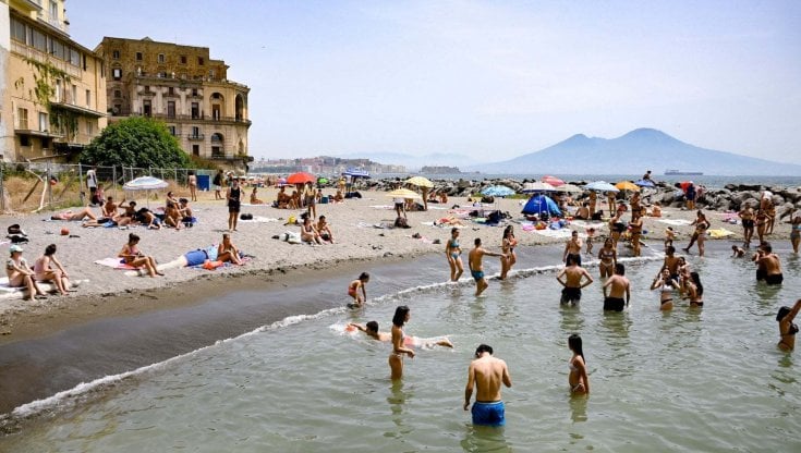 posillipo vietato ingresso spiaggia