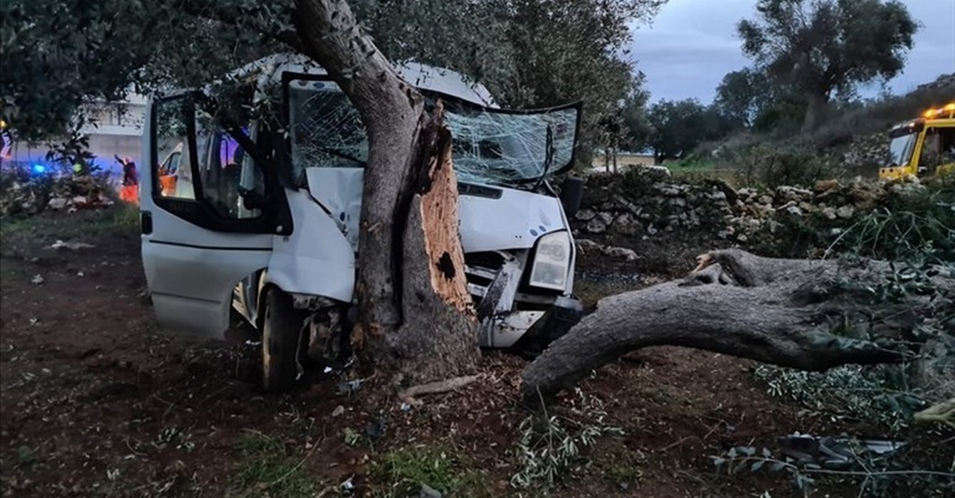 sorrento furgone contro albero 16 agosto