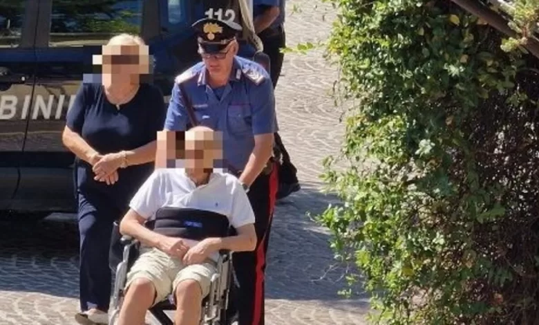 bologna-carabinieri-aiutano-anziano-disabile-ferragosto