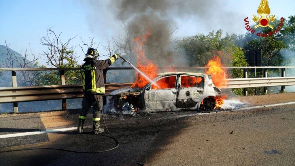 Monteforte automobile incendio autostrada