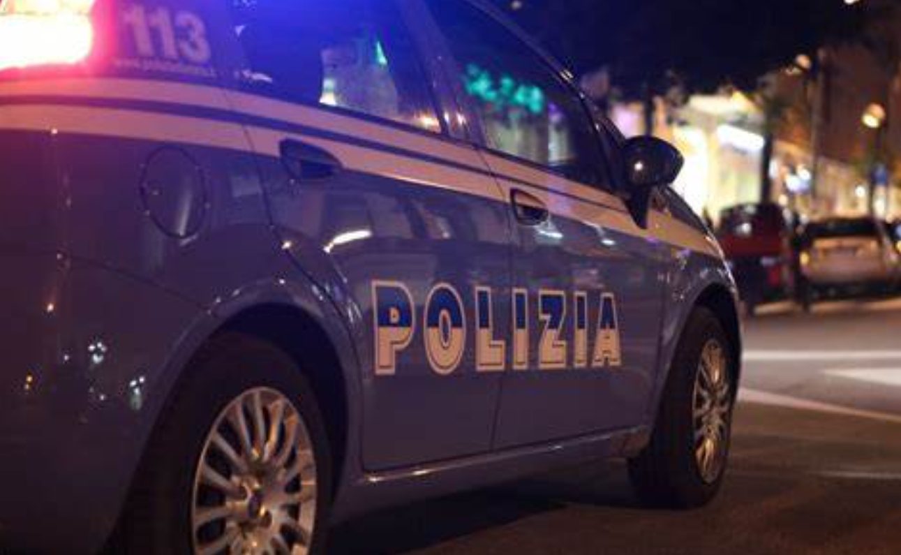 Napoli armato pistola coltelli arrestato