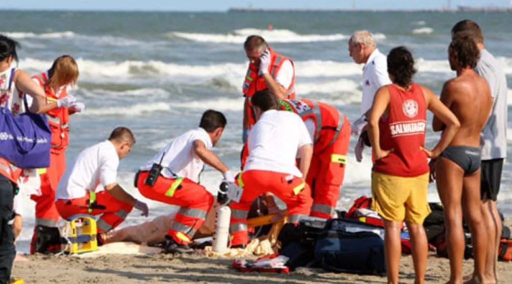 lido Ischia morto turista malore