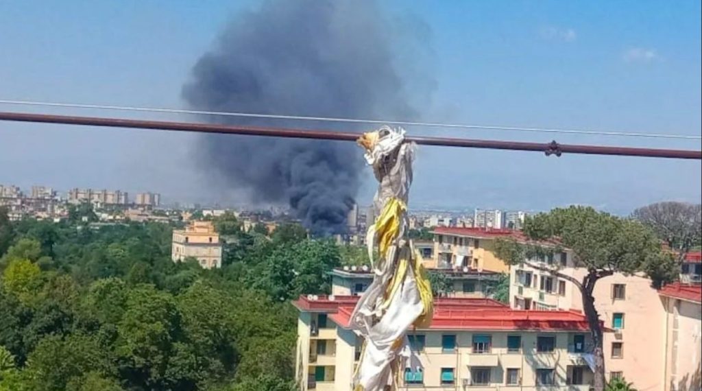 Napoli incendio Miano