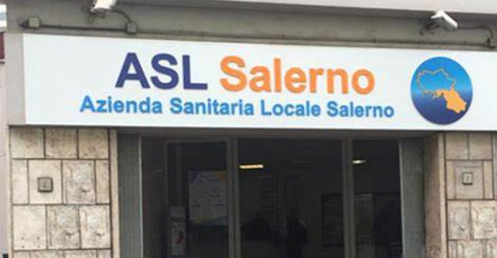 Salerno dipendenti Asl minigonne tacchi