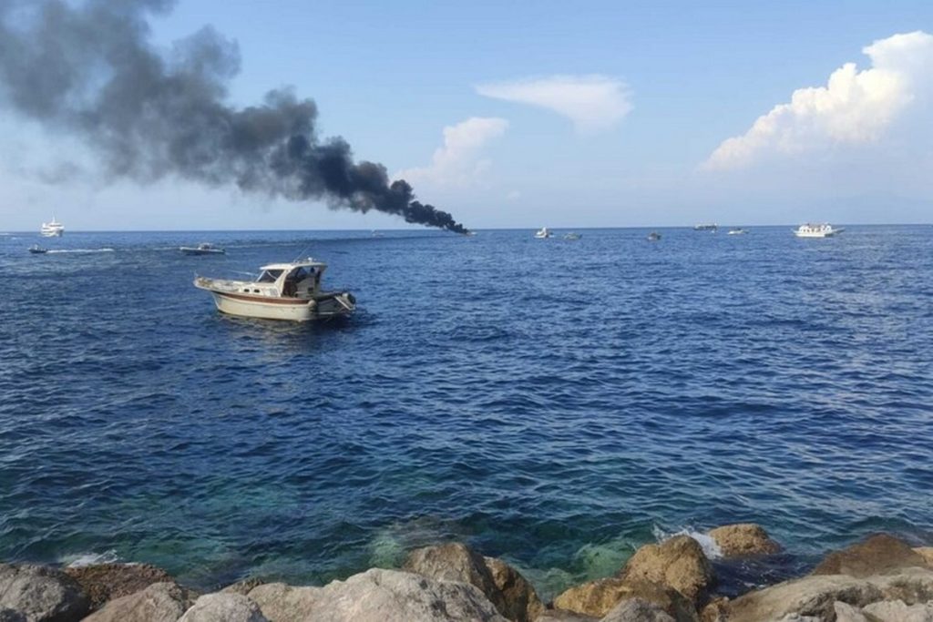 incendio imbarcazione capri 19 agosto