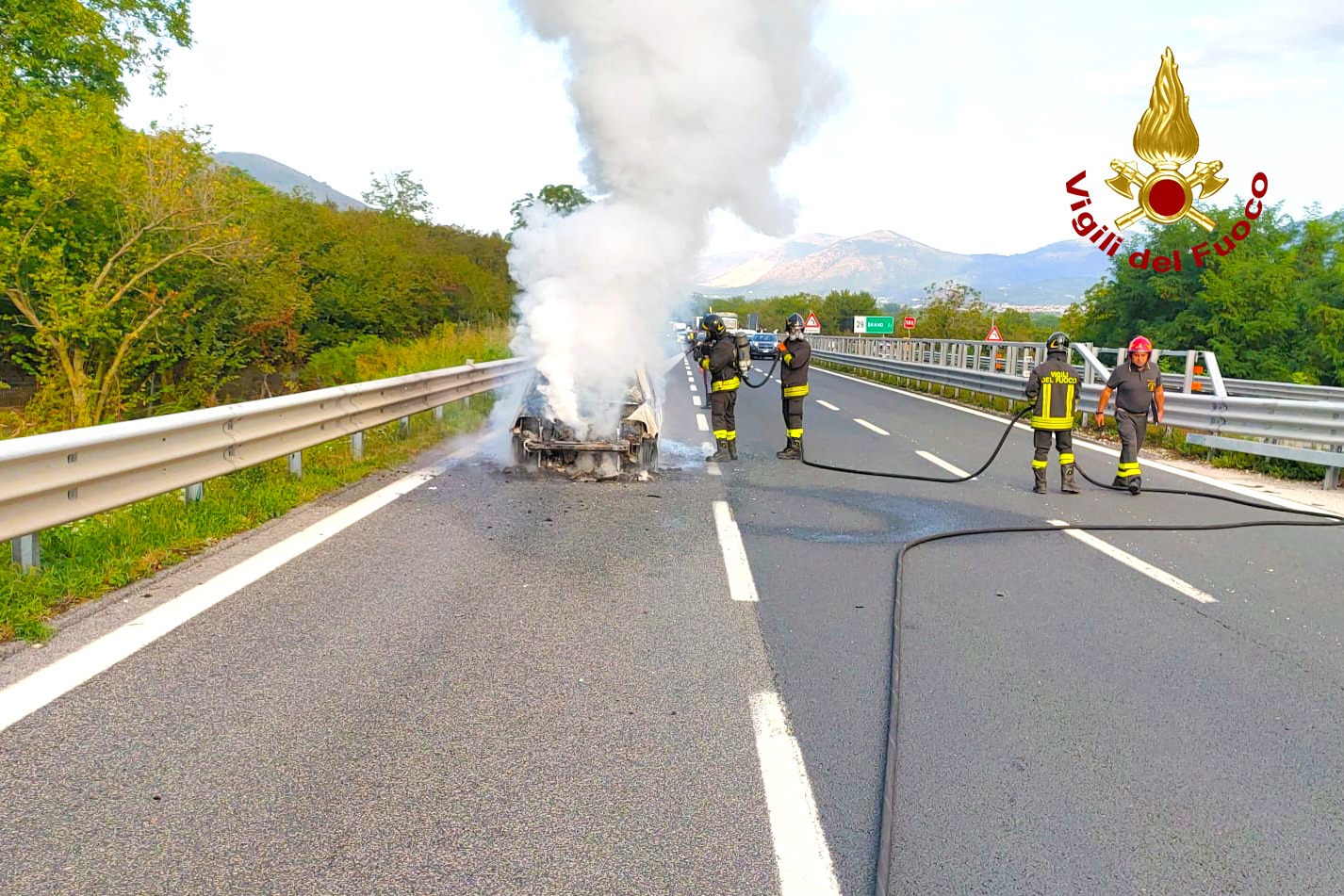 incendio-a16-monteforte-irpino-auto-oggi-31-agosto