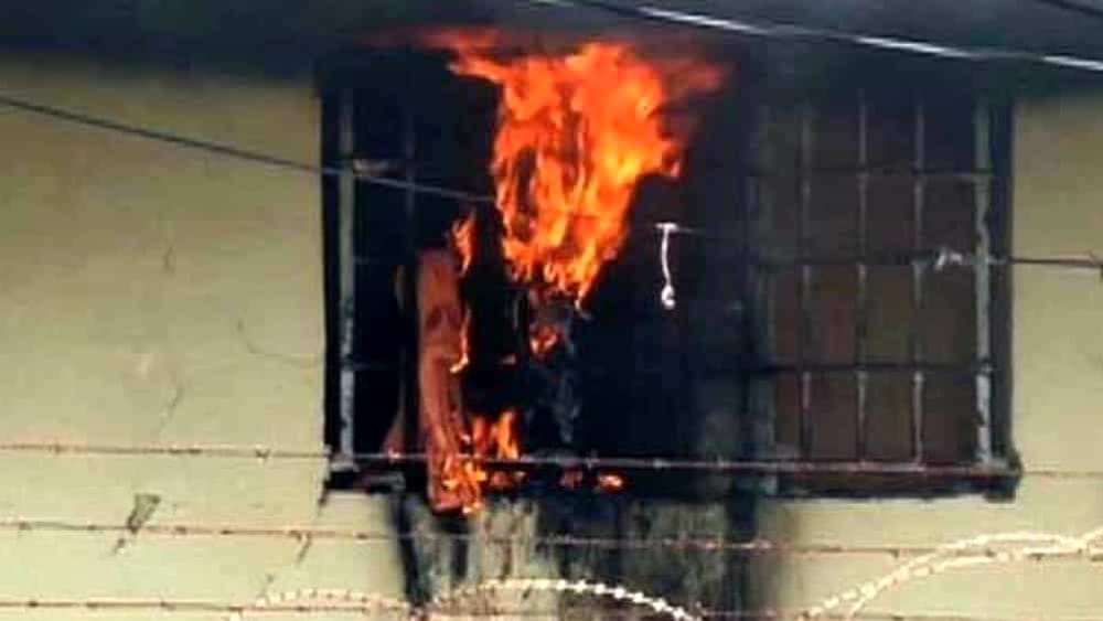 carinola-carcere-protesta-incendio-materasso