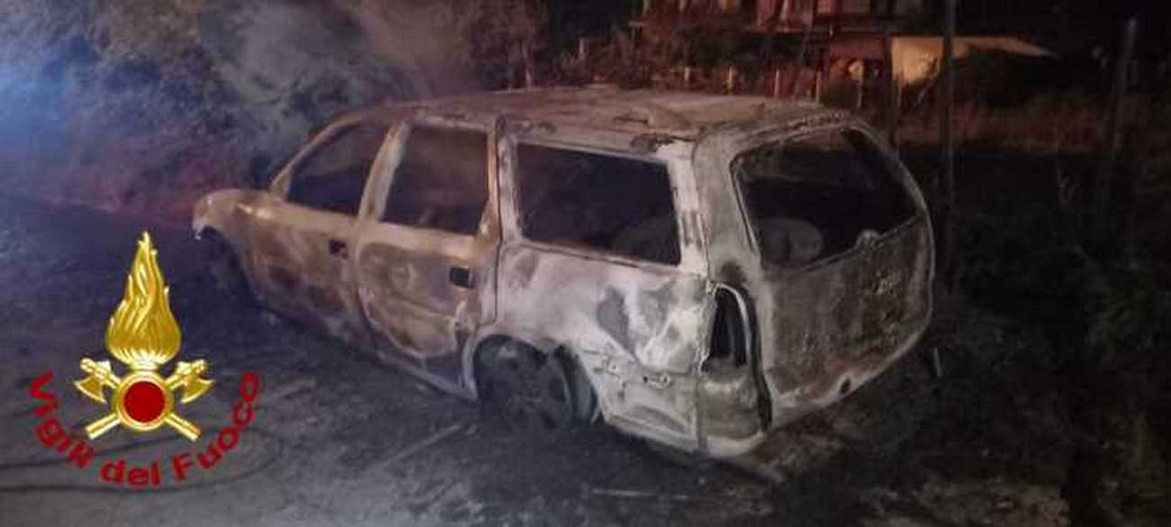 incendio-serino-auto-fiamme-7-settembre